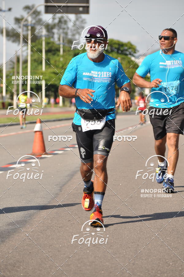 Buy your photos of the event21KES - Meia Maratona do Esprito Santo on Fotop