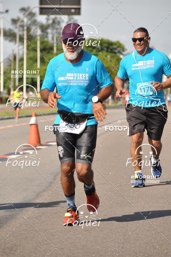 Buy your photos of the event21KES - Meia Maratona do Esprito Santo on Fotop