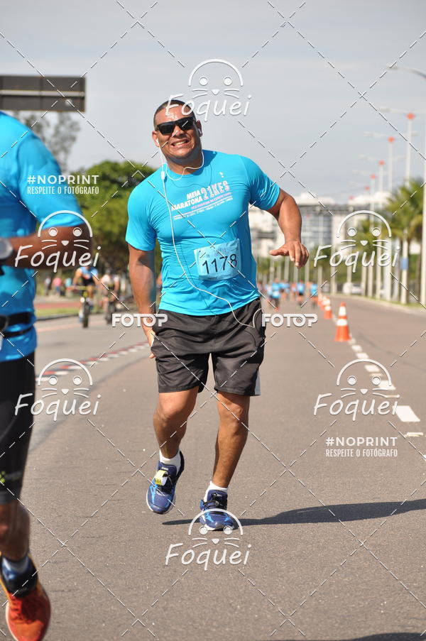 Buy your photos of the event21KES - Meia Maratona do Esprito Santo on Fotop