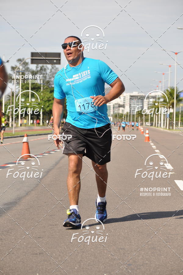 Buy your photos of the event21KES - Meia Maratona do Esprito Santo on Fotop