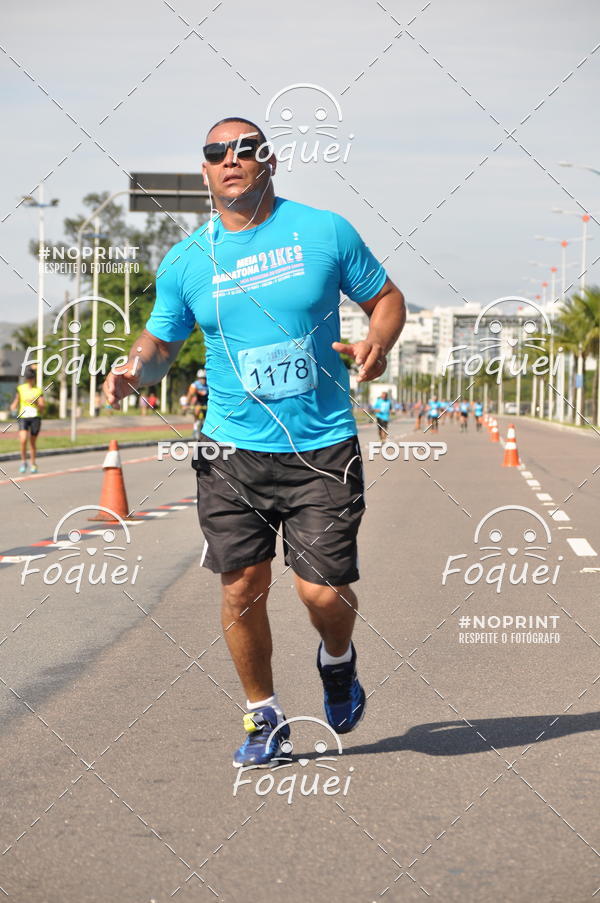 Buy your photos of the event21KES - Meia Maratona do Esprito Santo on Fotop