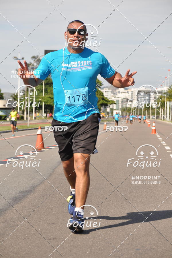 Buy your photos of the event21KES - Meia Maratona do Esprito Santo on Fotop
