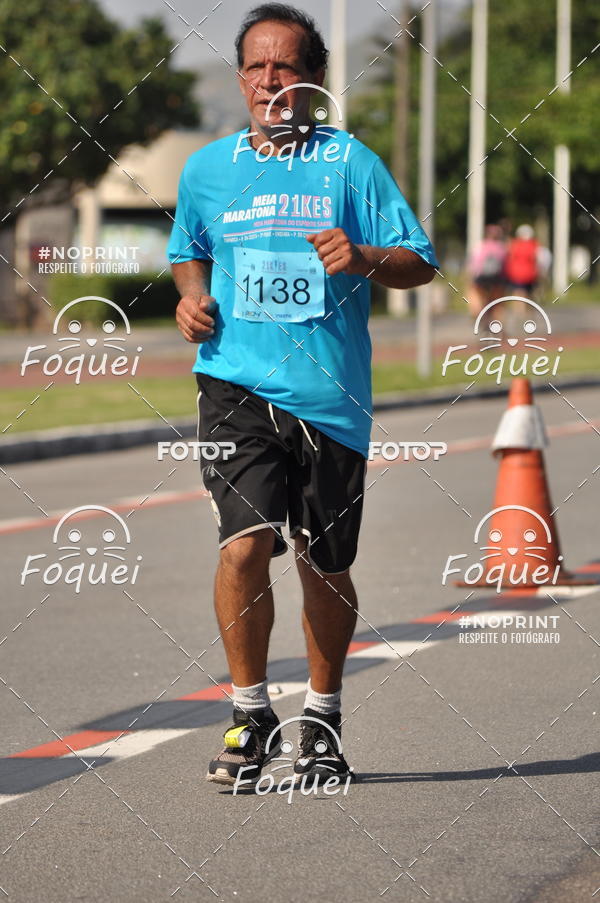 Buy your photos of the event21KES - Meia Maratona do Esprito Santo on Fotop