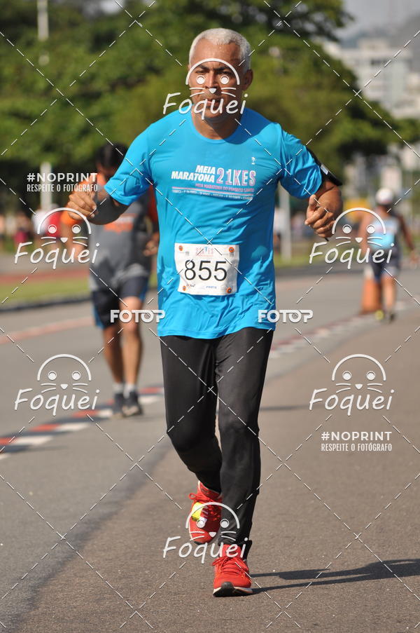 Buy your photos of the event21KES - Meia Maratona do Esprito Santo on Fotop