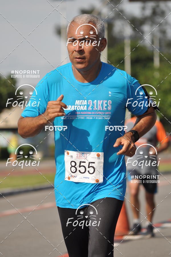 Buy your photos of the event21KES - Meia Maratona do Esprito Santo on Fotop