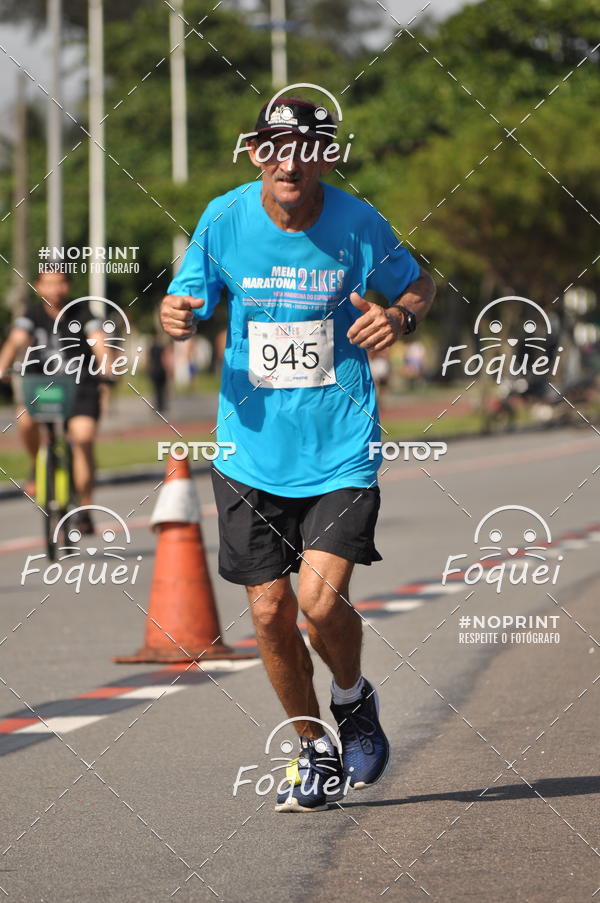 Buy your photos of the event21KES - Meia Maratona do Esprito Santo on Fotop