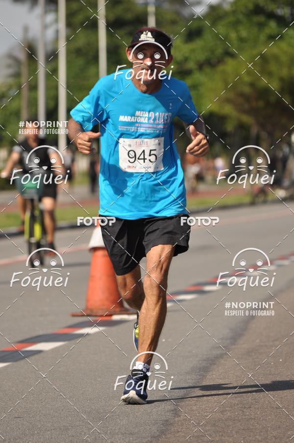 Buy your photos of the event21KES - Meia Maratona do Esprito Santo on Fotop