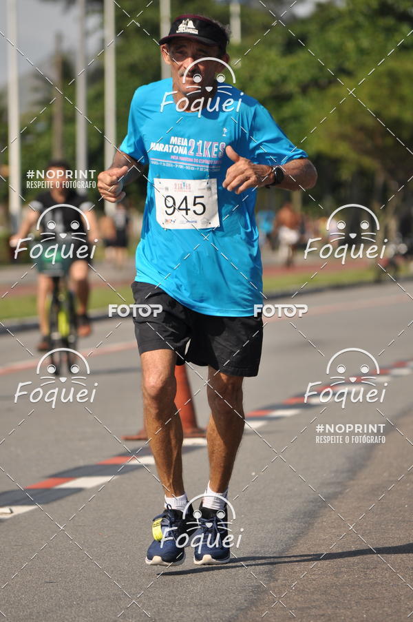 Buy your photos of the event21KES - Meia Maratona do Esprito Santo on Fotop