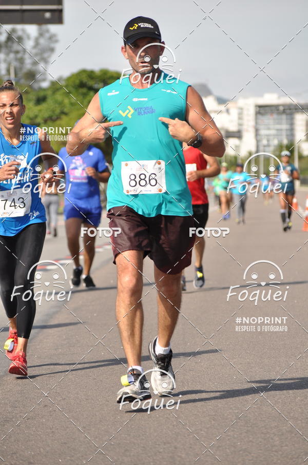 Buy your photos of the event21KES - Meia Maratona do Esprito Santo on Fotop