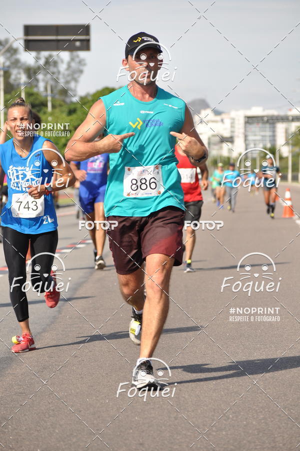 Buy your photos of the event21KES - Meia Maratona do Esprito Santo on Fotop