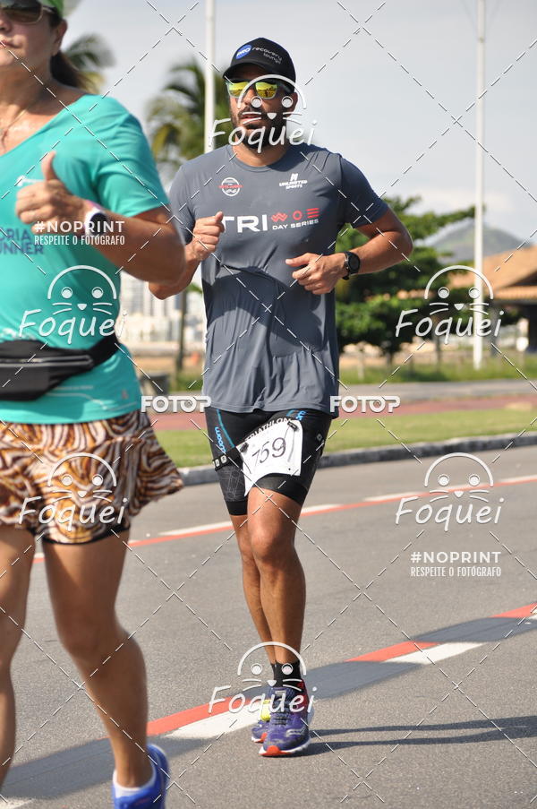 Buy your photos of the event21KES - Meia Maratona do Esprito Santo on Fotop