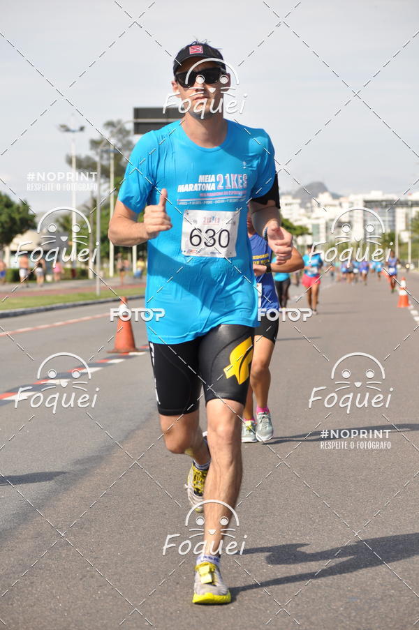 Buy your photos of the event21KES - Meia Maratona do Esprito Santo on Fotop