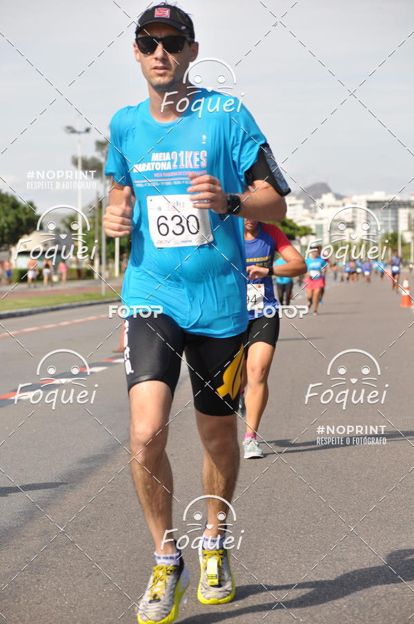 Buy your photos of the event21KES - Meia Maratona do Esprito Santo on Fotop