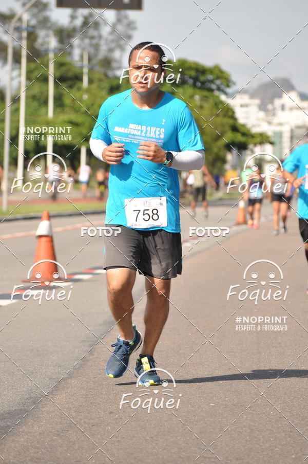 Buy your photos of the event21KES - Meia Maratona do Esprito Santo on Fotop