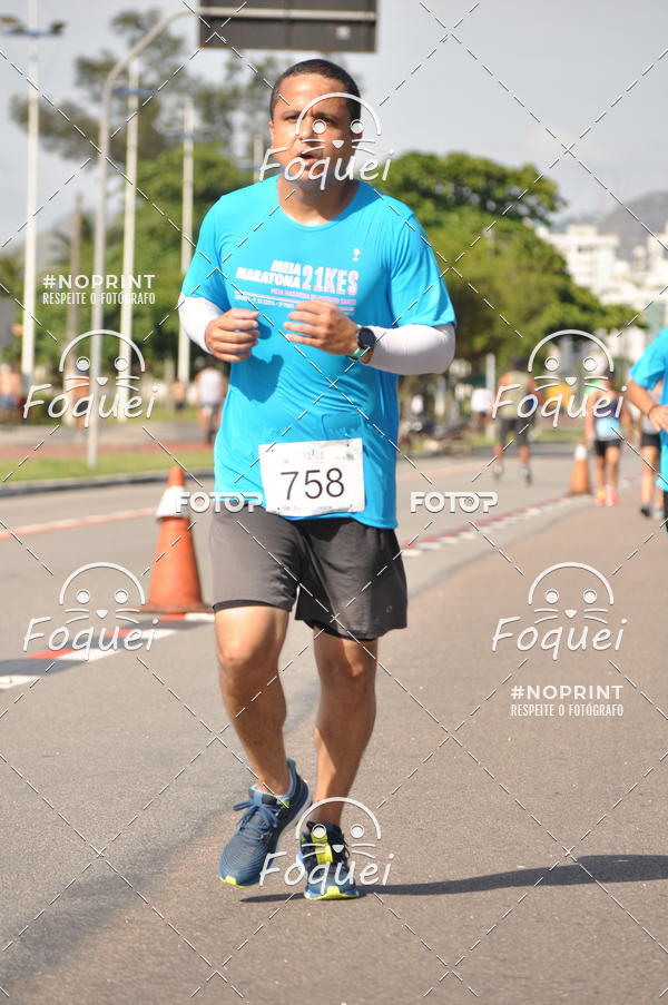 Buy your photos of the event21KES - Meia Maratona do Esprito Santo on Fotop