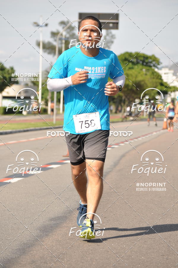 Buy your photos of the event21KES - Meia Maratona do Esprito Santo on Fotop