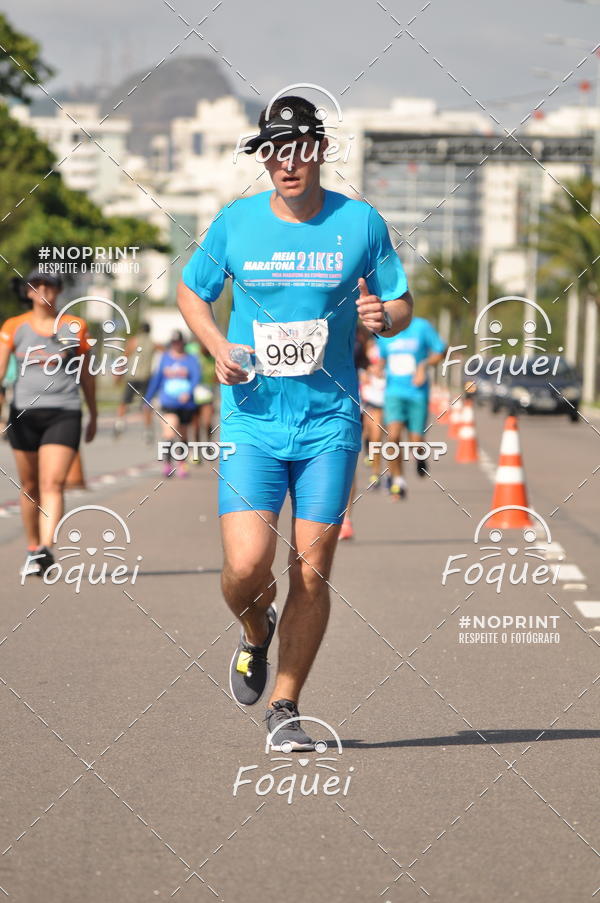 Buy your photos of the event21KES - Meia Maratona do Esprito Santo on Fotop