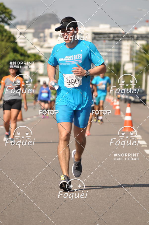 Buy your photos of the event21KES - Meia Maratona do Esprito Santo on Fotop