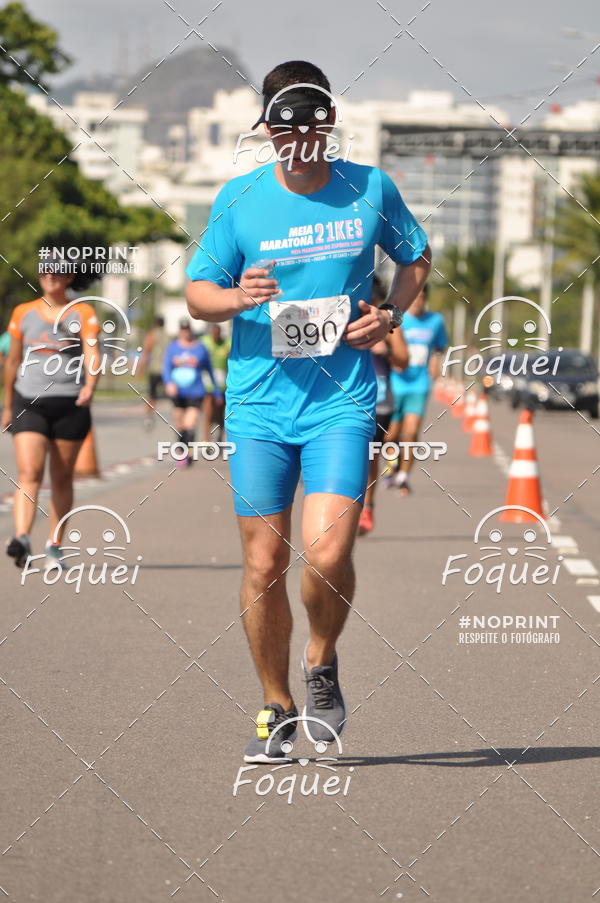 Buy your photos of the event21KES - Meia Maratona do Esprito Santo on Fotop