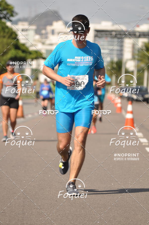 Buy your photos of the event21KES - Meia Maratona do Esprito Santo on Fotop