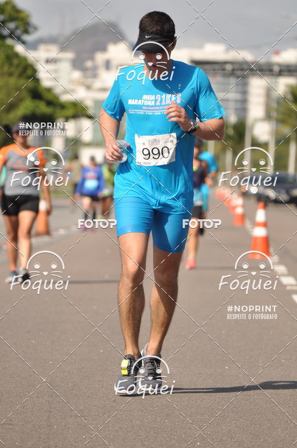 Buy your photos of the event21KES - Meia Maratona do Esprito Santo on Fotop