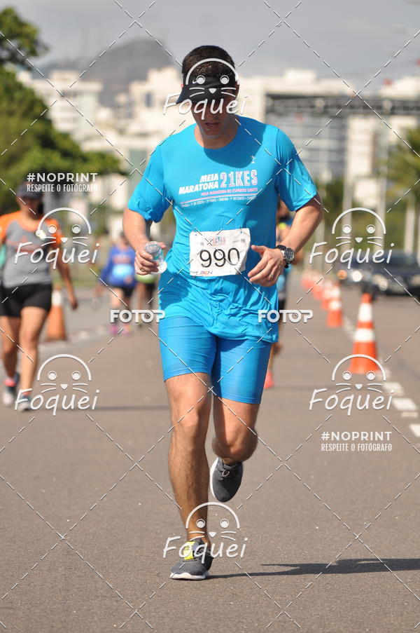 Buy your photos of the event21KES - Meia Maratona do Esprito Santo on Fotop