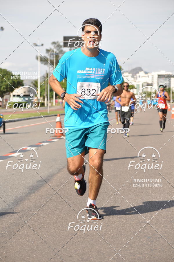 Buy your photos of the event21KES - Meia Maratona do Esprito Santo on Fotop