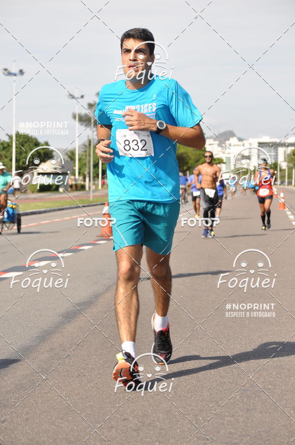 Buy your photos of the event21KES - Meia Maratona do Esprito Santo on Fotop