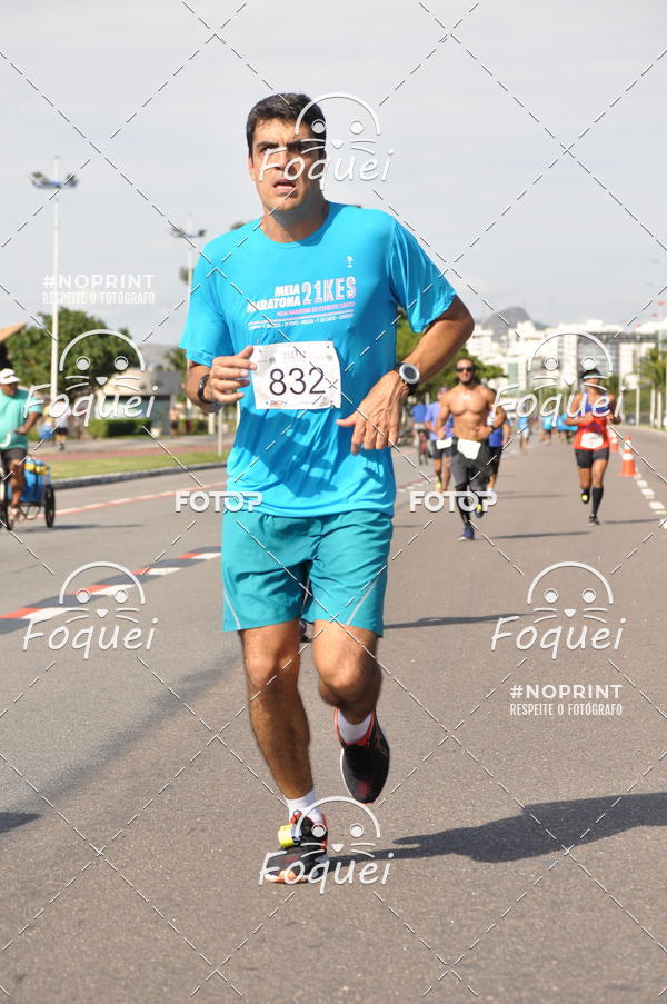 Buy your photos of the event21KES - Meia Maratona do Esprito Santo on Fotop
