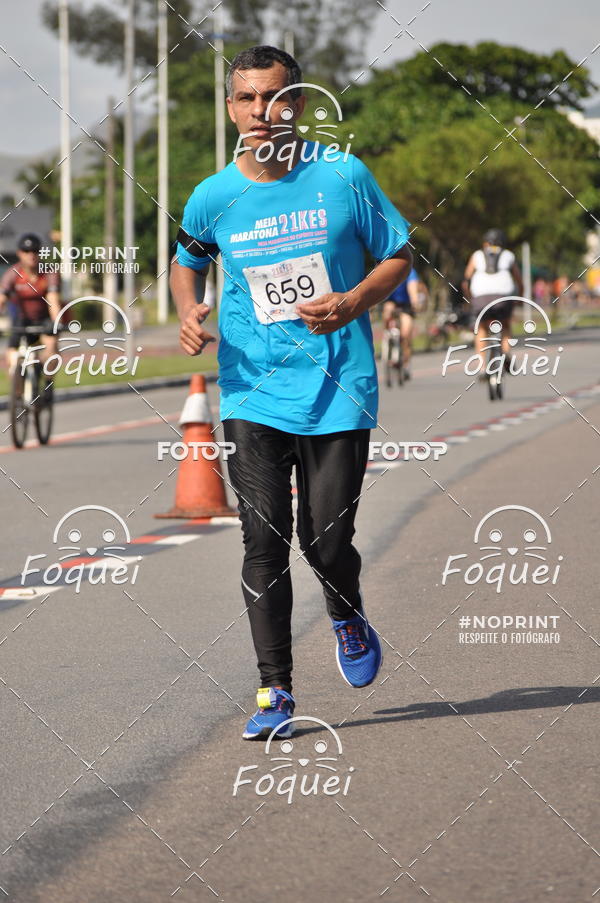Buy your photos of the event21KES - Meia Maratona do Esprito Santo on Fotop