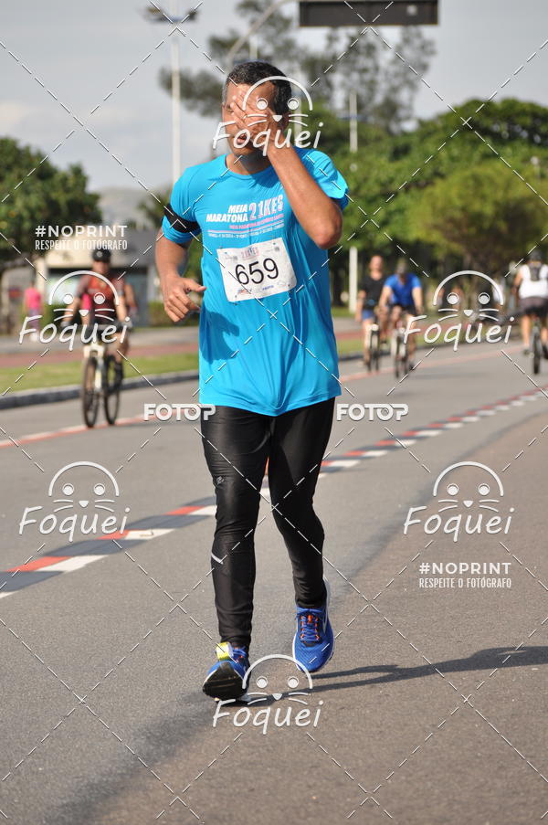 Buy your photos of the event21KES - Meia Maratona do Esprito Santo on Fotop