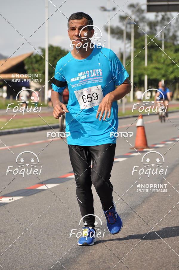 Buy your photos of the event21KES - Meia Maratona do Esprito Santo on Fotop