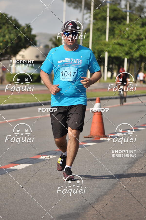 Buy your photos of the event21KES - Meia Maratona do Esprito Santo on Fotop
