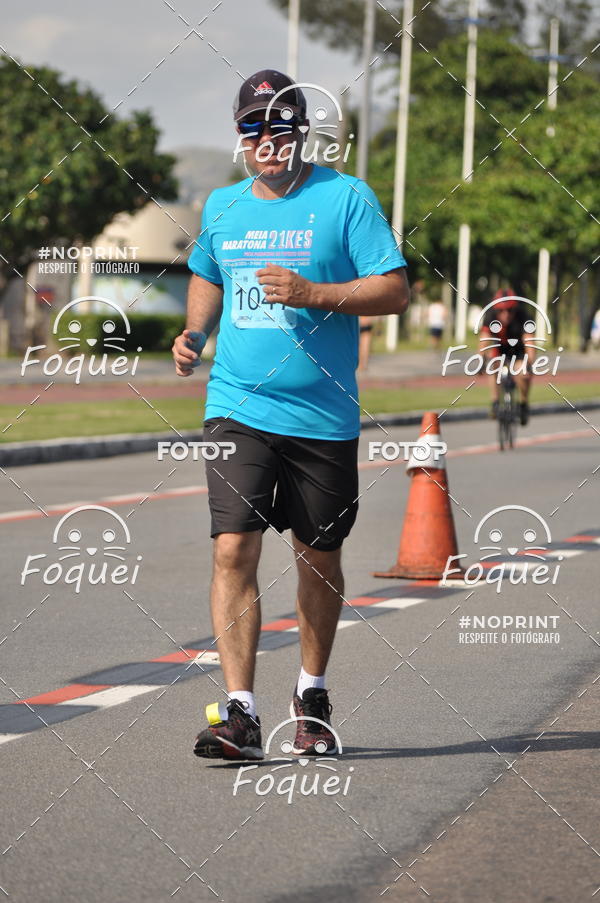 Buy your photos of the event21KES - Meia Maratona do Esprito Santo on Fotop