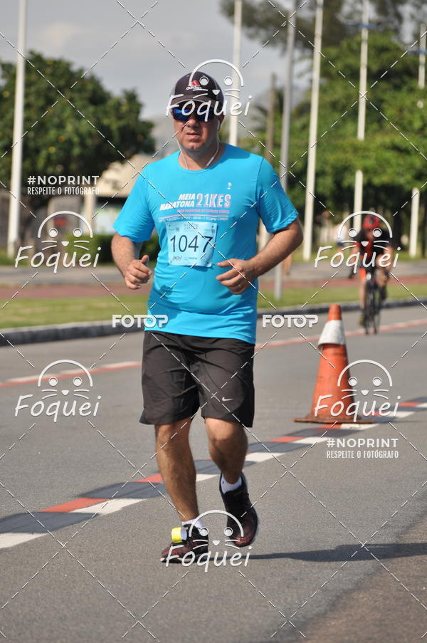 Buy your photos of the event21KES - Meia Maratona do Esprito Santo on Fotop
