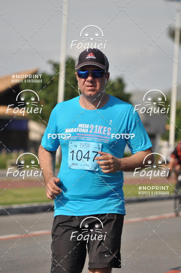 Buy your photos of the event21KES - Meia Maratona do Esprito Santo on Fotop