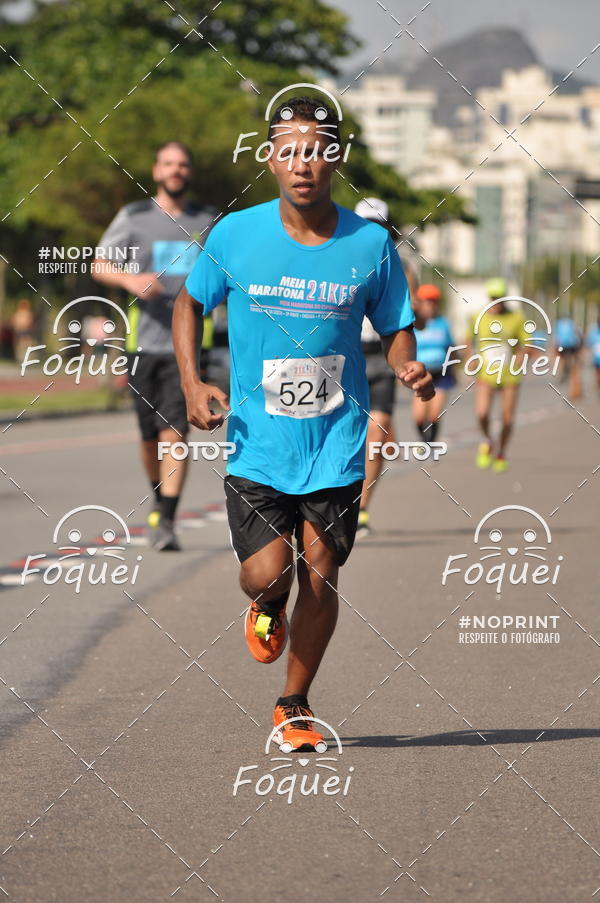 Buy your photos of the event21KES - Meia Maratona do Esprito Santo on Fotop