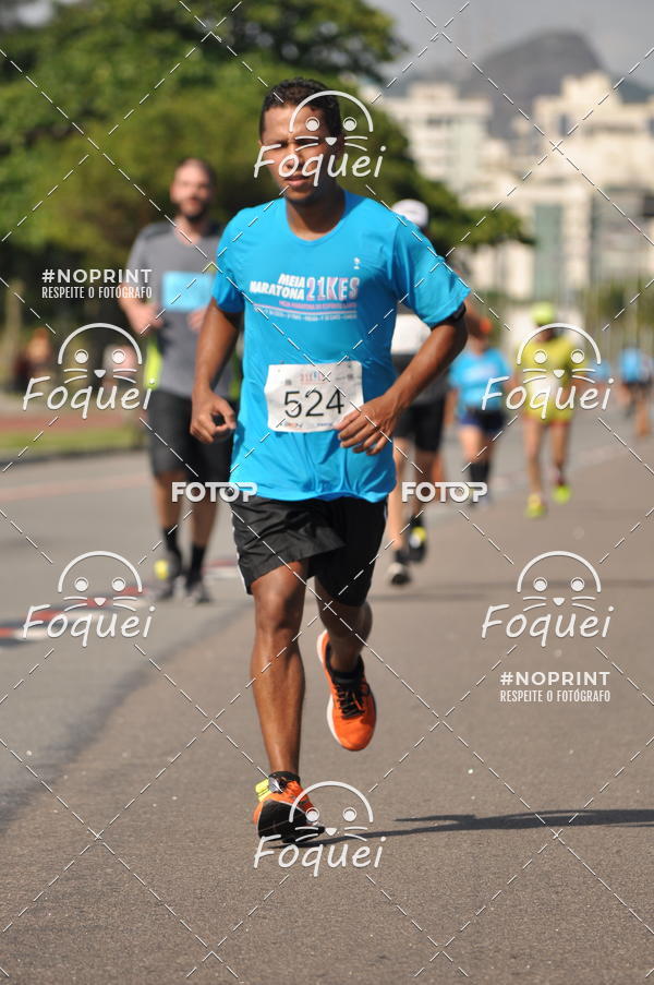 Buy your photos of the event21KES - Meia Maratona do Esprito Santo on Fotop