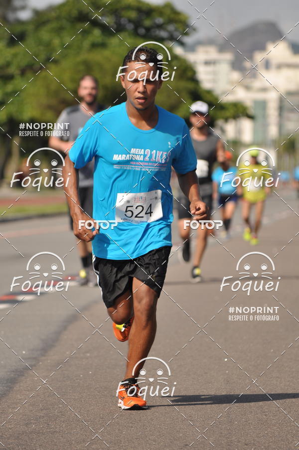 Buy your photos of the event21KES - Meia Maratona do Esprito Santo on Fotop