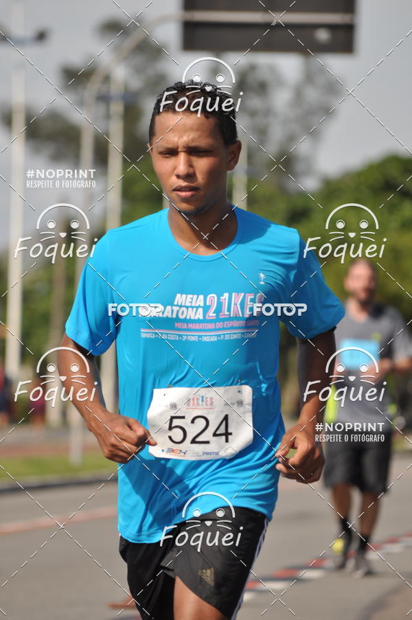 Buy your photos of the event21KES - Meia Maratona do Esprito Santo on Fotop