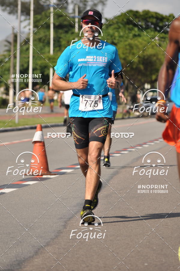 Buy your photos of the event21KES - Meia Maratona do Esprito Santo on Fotop
