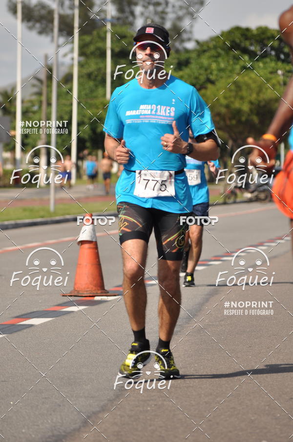 Buy your photos of the event21KES - Meia Maratona do Esprito Santo on Fotop