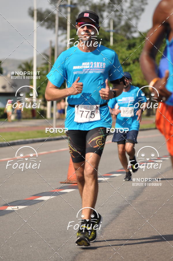 Buy your photos of the event21KES - Meia Maratona do Esprito Santo on Fotop