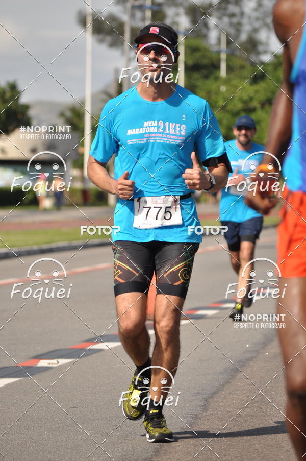 Buy your photos of the event21KES - Meia Maratona do Esprito Santo on Fotop