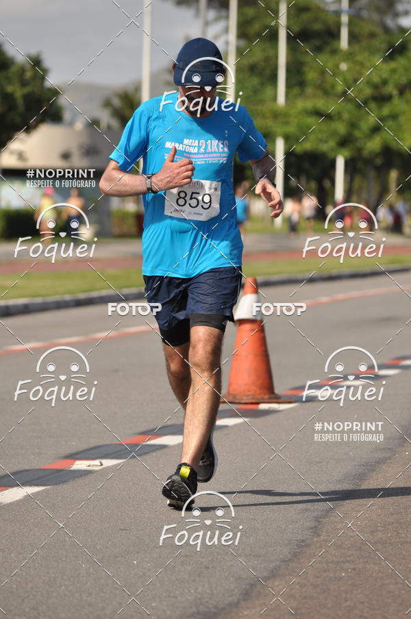 Buy your photos of the event21KES - Meia Maratona do Esprito Santo on Fotop