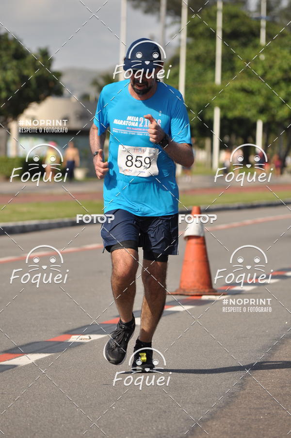 Buy your photos of the event21KES - Meia Maratona do Esprito Santo on Fotop