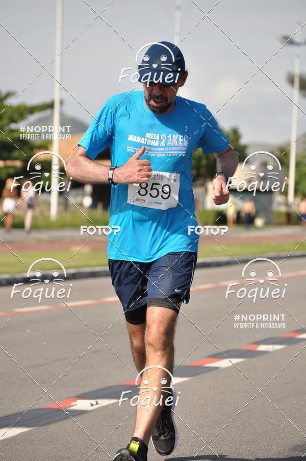 Buy your photos of the event21KES - Meia Maratona do Esprito Santo on Fotop