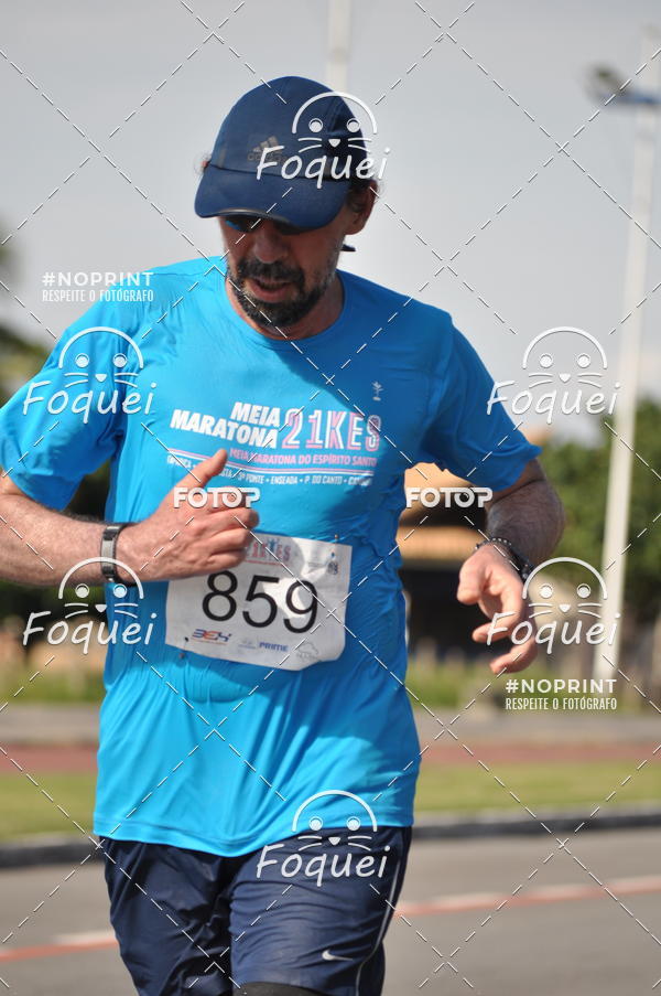 Buy your photos of the event21KES - Meia Maratona do Esprito Santo on Fotop