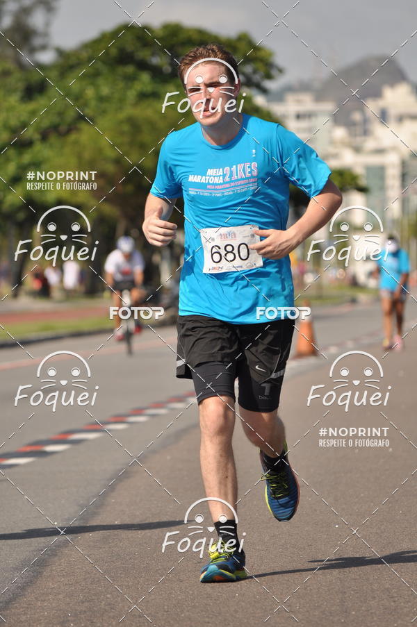 Buy your photos of the event21KES - Meia Maratona do Esprito Santo on Fotop