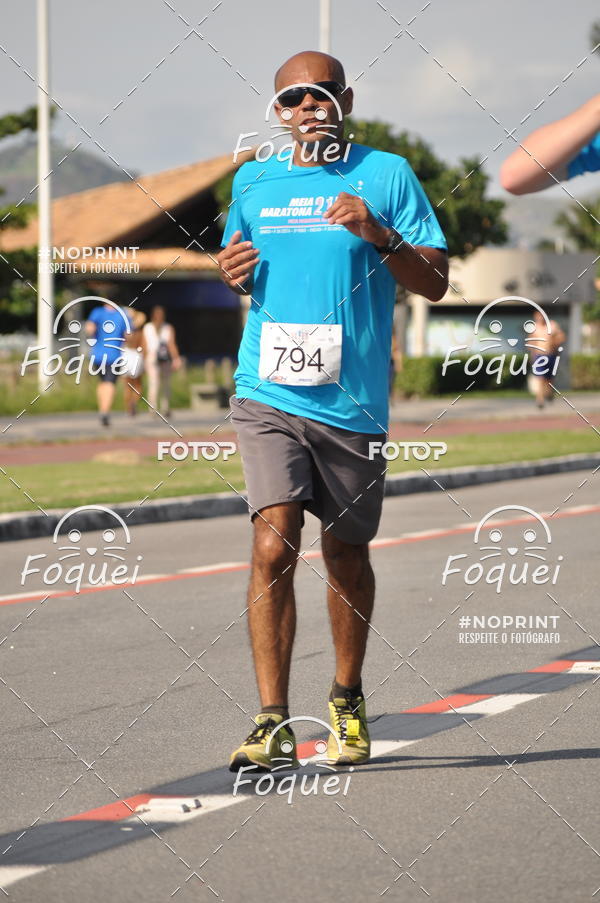 Buy your photos of the event21KES - Meia Maratona do Esprito Santo on Fotop
